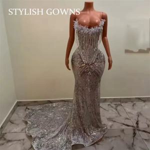 흑인 여자를위한 실버 긴 댄스 파티 드레스 2025 파티를위한 코르셋 Strapless 스팽글 크리스탈 술 이브닝 가운 맞춤형 가운 드