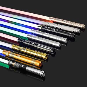 광선 검 RGB 16 색 금속 손잡이 양날 변경 무거운 결투 사운드 2 대 1 라이트 Metel 핸들 LED USB 충전