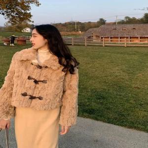 여성용 짧은 퍼 코트 코튼 플러시 루즈핏 가을 겨울 신상 브랜드 버튼 가죽 및 퍼 일체형 아우터