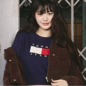 [정상가: 179000원] 타미진스 스파클 플래그 스웨터 (T32F7KTO45TWT1BDS)