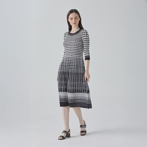 [최초가 213,000원] 기하학 패턴 그라데이션 플리츠 원피스(2colors)_YJ03WNPOP02