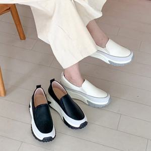 [슈리오] 모던 클래식 가죽 통굽 슬립온 5cm