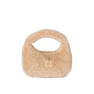 미우미우 미니 완더 시어링 토트 백 5BP078VOONAF7T