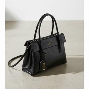 미우미우 25FW 솔리테르 광택 가죽 핸드백 토트백 5BA302 US0 F0002