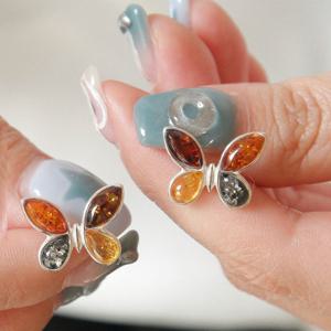 바이데이지 호박원석 나비 스터드 귀걸이 Be0689