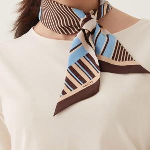 [헤지스] 블루 스트라이프 쁘띠 실크 스카프 HIMU5E813B1