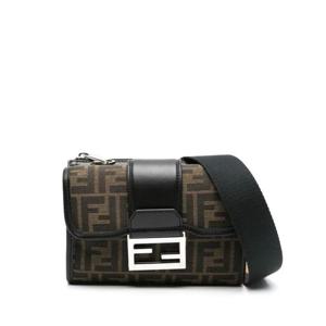 펜디 크로스백 7VA649ALWKF0L3T BROWN DOM