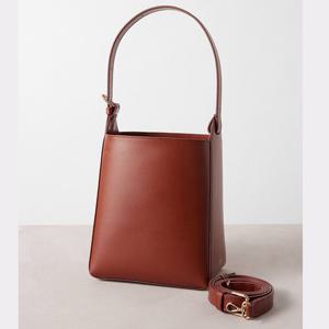 26 SS 아페쎄 Virginie 버지니 스몰 핫 스탬핑 로고 레더 탑핸들 토트백 PXBRU F61868 C