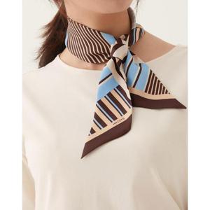 [헤지스] HIMU5F813B1_여성 블루 스트라이프 실크 스카프
