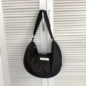 [패션] 땡땡이 반달 천가방 넉넉한 호보백 여행가방