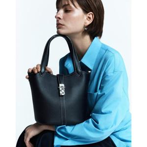 선물포장  (DCBA6E154BK) 블랙 소가죽 체크 장식 포인트 토트백S