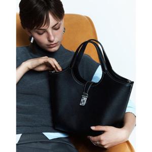 선물포장  (DCBA6E162BK) 블랙 소가죽 체크 장식 포인트 토트백M