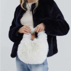 키티 레빗 퍼 미니 백_MW4WBG06X_2