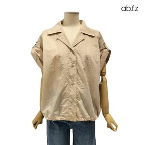 [에이비에프지]밑단 셔링 디테일 카라넥 반팔 블라우스 APZ3HB45I