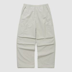 엄브로바지 NQK UQ123CPT23-PBE 면터치 파라슈트 팬츠 PLATINUM BEIGE