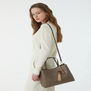 닥스 액세서리 여성 [스테디셀러]베이지 단색 소가죽 토트백 겸 크로스백 M  (WCBA4F364I3)