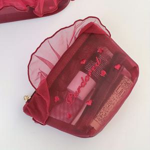 TEMU 러플 디테일과 러브 자수가 있는 정제된 레드 메쉬 메이크업 백 1개 - 소녀들을 위한 귀여운 휴대용 화장품 정리함, 여행이나 일상 사용에 완벽한 가벼운 나일론 세면도구 가방, 선물로도 좋은 투어릿 포치 | 러플 엣지 디자인 | 안전한 지퍼 클로저, 작은 화장품 가방