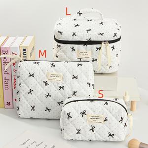 TEMU 3개 메이크업 가방 세트 (흰색 배경, 검은색 리본 별 패턴), 대용량 세면도구 가방, 다양한 사이즈로 여성용으로 제공, 편리한 상단 손잡이 디자인, 부드럽고 내구성이 뛰어나며 세척이 용이한 퀼팅 안감으로 제작