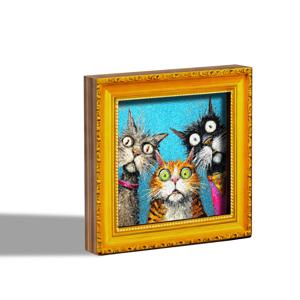 TEMU 귀여운 고양이 냉장고 자석 1개, 나무 미니 장식 그림, 파란 배경, 눈이 크게 뜬 세 마리 고양이, 나무 냉장고 자석, 집과 사무실 장식, 휴일 선물, 주방 액세서리, 고양이 장식품, 뒷면은 자석으로 가득