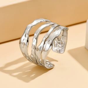 TEMU 세련되고 독특한 라인으로 구성된 빈티지 바로크 스타일의 반지입니다. 이 여성용 고급 반지는 304 스테인리스 스틸로 제작되었으며, 일상복, 휴가, 휴일, 파티 및 다양한 행사에 적합한 조절 가능한 오픈 디자인을 특징으로 합니다.