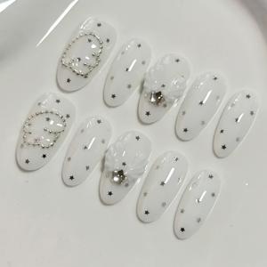 TEMU 10개 숏 아몬드 네일, 핸드메이드 누름식 인조네일 세트, 별, 조개껍질, 라인스톤 장식이 있는 순백색. 체인. 결혼식 하객, 발렌타인데이에 완벽. 인조 손톱. 우아함을 추구하는 & 코켓 미학 애호가에게 이상적