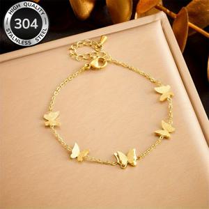 TEMU 304 스테인리스 스틸로 제작된 우아한 금색 나비 팔찌입니다. 여러 개의 나비 참이 특징입니다. 이 하이엔드 디자인은 밝고 고급스러운 감성과 달콤한 미적 감각을 반영하며, , 데이트, 선물용으로 완벽합니다. 색상이 변하지 않습니다.