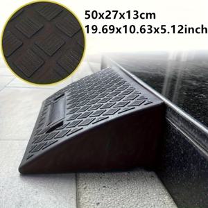 TEMU 텍스처 표면이 있는 휴대용 계단 경사로 1개. 접근 및 진입로 사용을 위해 설계되었습니다. 이 내구성이 뛰어난 플라스틱 경사로는 차량에 적합하며 계단 및 경사면을 위한 검은색 삼각형 스피드 버мп 패드가 포함되어 있습니다.