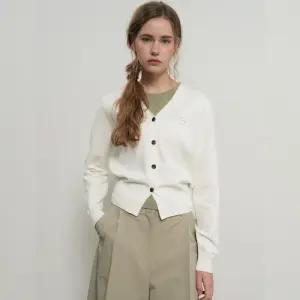 GENERAL IDEA WOMAN GNRL 에센셜 가디건 [WHITE] / WBD3L04503