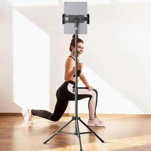 조정 가능한 삼각대 태블릿 플로어 스탠드 360 회전 홀더 4 14인치 태블릿용 높이 24 65 접이식 및 휴대용 범용 마운트