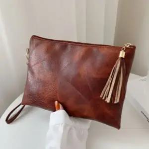 [다잇템] 여자 레더 테슬 사각 외출룩 모임룩 클러치백