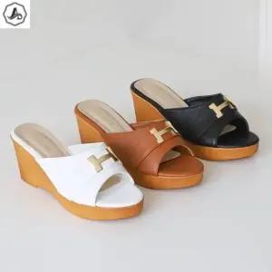 [애슬릿] 굽높은 슬리퍼 금장 장식 사무실 발편한 통굽 7.5cm