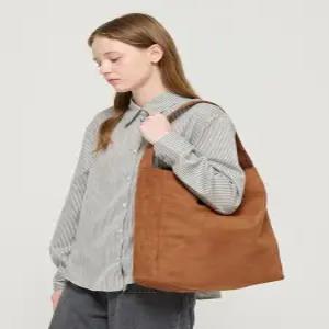 [로아드로아]스웨이드 솔티드 베이직 숄더백 (카멜)