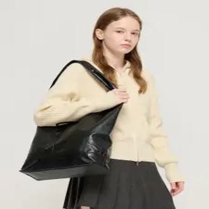 [로아드로아]크랙 크리스탈 레더 숄더백 (블랙)