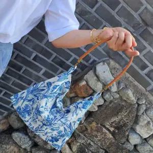 [라일리] Rly 가죽 플라워 나염 캔버스백