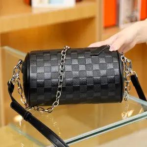 [달라보여]데식스 소가죽 크로스백 a04184