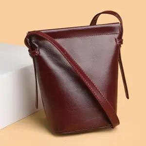 [달라보여]쿠디쿠 여성소가죽가방 크로스백 a04385