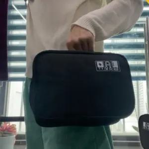 베이직수납함 대용량 2단 전자기기 파우치 블랙이너백 목욕가방 실용적인 세면도구 여행 용품 세면백 워시