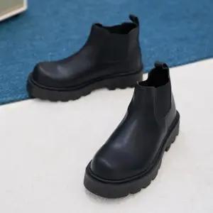 [옷자락]남자 블랙 가죽 고무솔 논슬립 앵클 부츠 구두