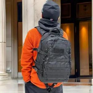 [옷자락]남성 멀티포켓 통스타일 블랙 스포츠 백팩