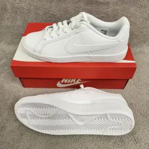 나이키 코트 로얄 여성 신발 운동화 749867-105