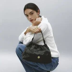 [메트로시티](센텀시티점)[MQ2370 라인] 그리드퀼팅 토트백 미듐 M243MQ2370Z