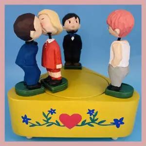 키스 뽀뽀 하는 회전 빈티지 오르골 목각인형 우드