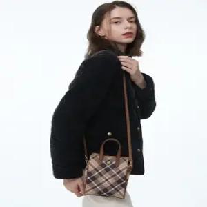 [선물 추천 포장+쇼핑백] 닥스 브라운 체크 여성 미니 크로스백 가벼운 데일리 갈색 여자 가방 간편한 휴대폰 가방