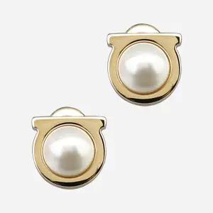 페라가모 6S 760121 696454 간치니 펄 이어링 골드