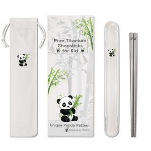 1쌍 티타늄 젓가락-깨지지 않는 캠핑 및 여행 도구, 휴대용 케이스 포함 팬더 각인 경량 젓가락 선물 세트, 드로스트링 백/식기 금고(순수 99.8%)