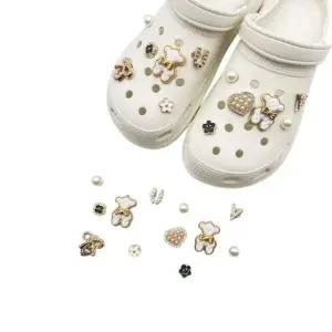 [콩심팥심]신꾸 신발 샌들 구멍슬리퍼 꾸미기 화이트퍼 곰돌세트