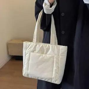 나일론 패딩 숄더백 토트백 패션가방 출퇴근 가벼운가방