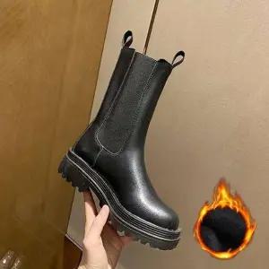 1컬러 블랙 캐주얼한 털안감 첼시 부츠 TT8112