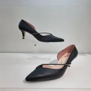 [에스콰이아] 여성 사이드오픈 세미정장 구두 굽7센치 PFCSHP505