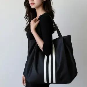 루타미 슬릭 스트라이프 숄더백